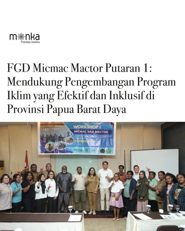 #temanmanka Pada 2-3 Juni 2025, di Sorong, Papua, Manka, Bentara Papua, UNIMUDA, dan Jerat Papua, difasilitasi oleh Dinas Lingkungan Hidup, Kehutanan, dan Pertanahan (DLHKP) Papua Barat Daya melaksanakan Forum Group Discussion (FGD) MICMAC dan MACTOR Putaran 1, Mendukung Pengembangan Program Iklim yang Efektif dan Inklusif di Provinsi Papua Barat Daya. Kegiatan ini bertujuan untuk memetakan dan mengidentifikasi faktor-faktor isu utama yang mempengaruhi FOLU Net Sink 2030, perubahan iklim, komoditas lestari berbasis hutan dan masyarakat, serta pangan lokal.
 
Selain itu FGD ini juga melakukan proses pemetaan aktor-aktor kunci, baik yang berpotensi menjadi penggerak maupun penghambat serta penetapan objektif yang menjadi kunci dalam keterkaitan pengaruh terhadap aktor-aktor kunci. 

Kegiatan di buka langsung oleh Sekretaris Dinas Lingkungan Hidup, Kehutanan dan Ketanahan (DLHKP) Papua Barat Daya, Ibu Ina Roselina Y Sikirit S.hut’M.M. Peserta dalam kegiatan hadir sekitar 56 peserta yang terdiri dari unsur pemerintah, UPT, masyarakat adat, swasta, LSM, tokoh adat, agama, akademisi, komunitas pemuda adat, UMKM/koperasi masyarakat adat papua, dan praktisi hukum.

Artikel selengkapnya #temanmanka bisa mengunjungi www.manka.id
.
#manka #mandalakatalika #fgd #NGO #Jakarta #Indonesia